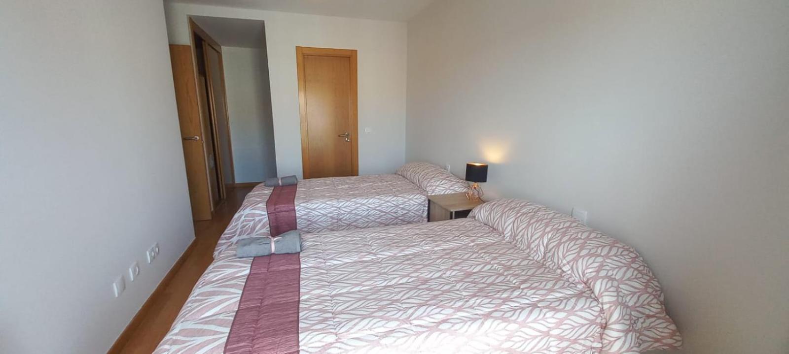 Apartamento Con 2 Dormitorios, Garaje Y Terraza Junto A *