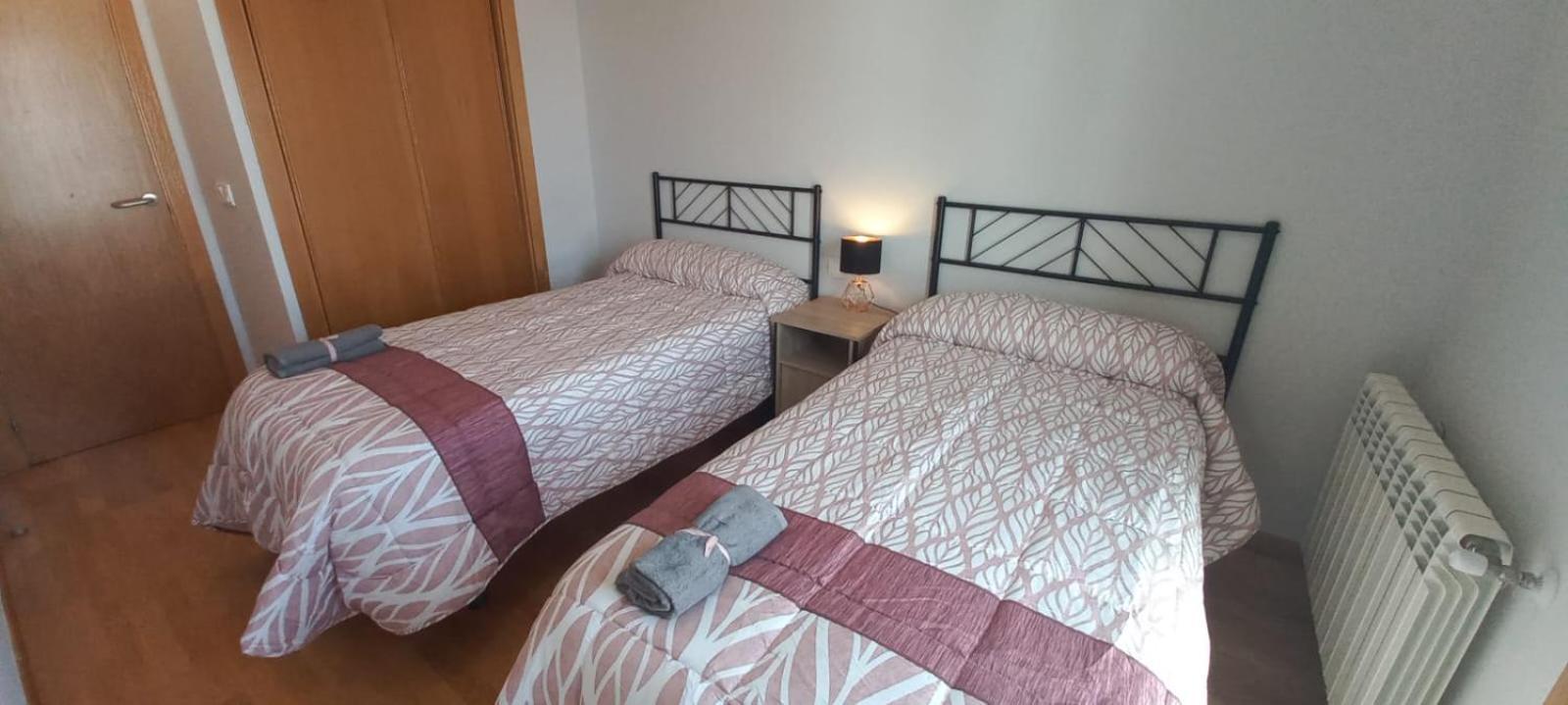 Con 2 Dormitorios, Garaje Y Terraza Junto A Apartamento *