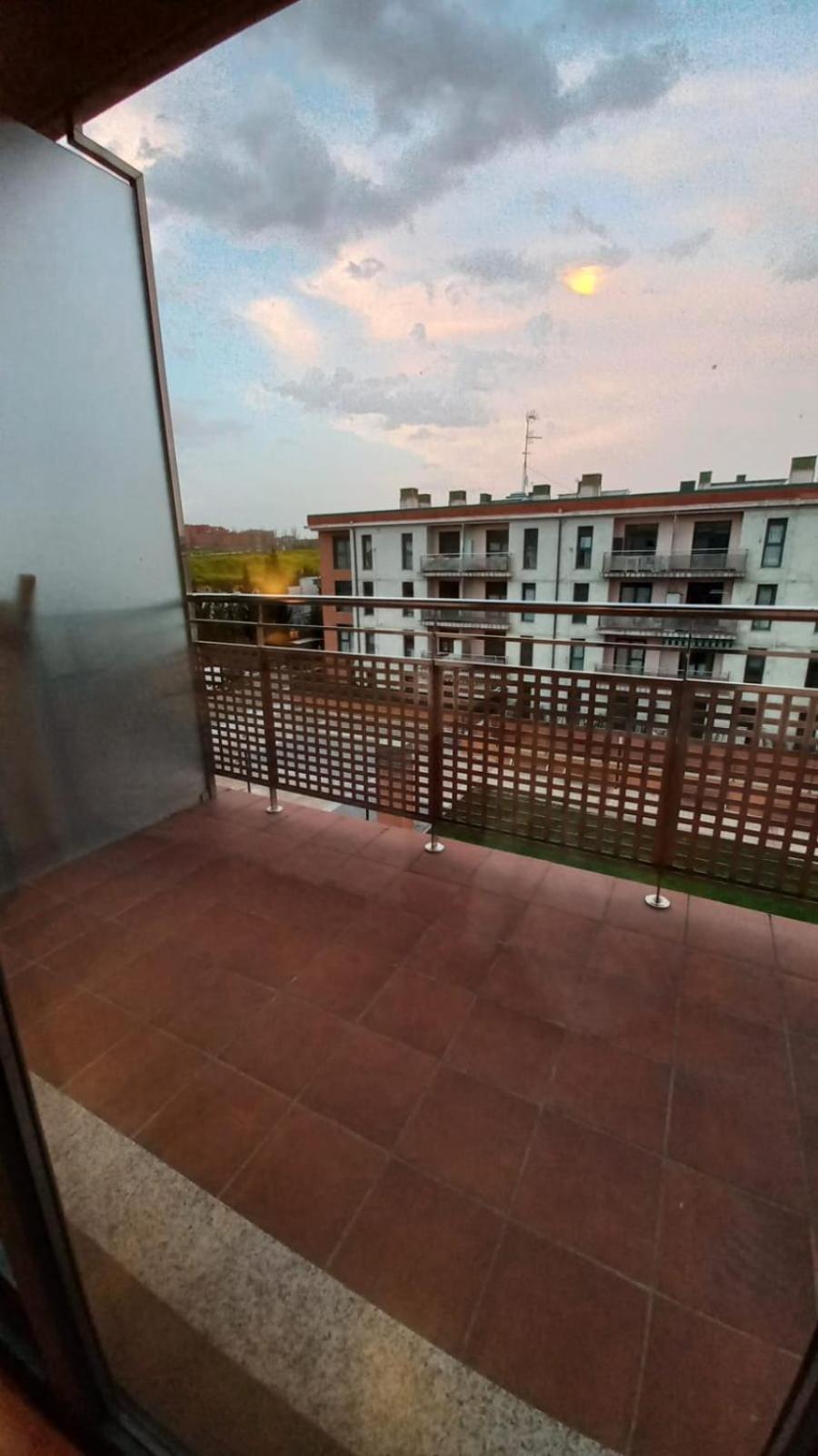 Apartamento Con 2 Dormitorios, Garaje Y Terraza Junto A