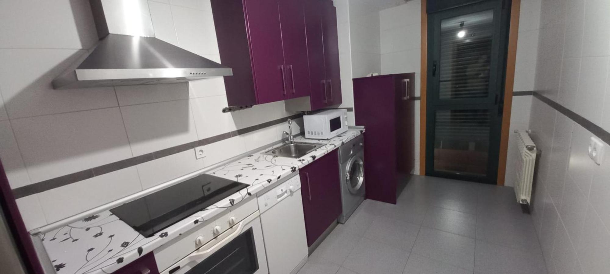 Con 2 Dormitorios, Garaje Y Terraza Junto A Appartement
